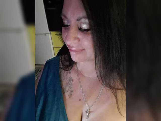 Nikoletta25, live now on BongaCams