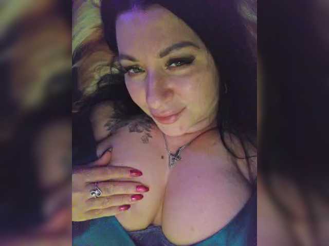 Nikoletta25