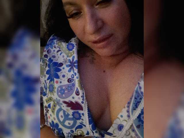 Nikoletta25, live now on BongaCams