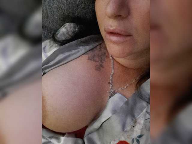 Nikoletta25 live cam