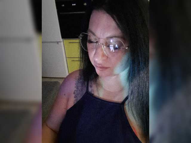 Nikoletta25 live cam on BongaCams