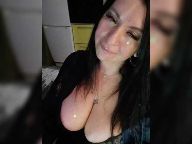 Nikoletta25