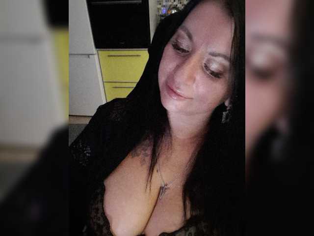Nikoletta25