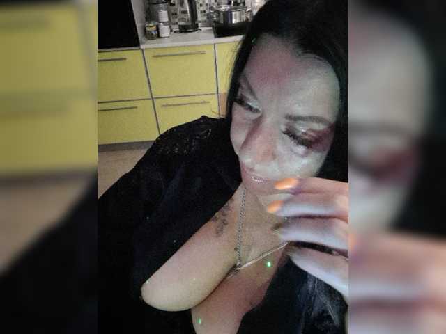 Nikoletta25 live cam on BongaCams