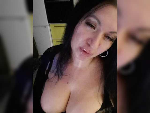 Nikoletta25, en directo ahora en BongaCams
