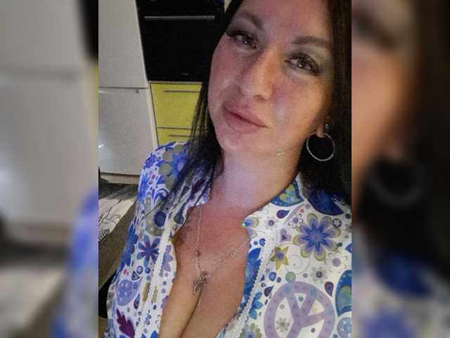 Nikoletta25 live cam on BongaCams