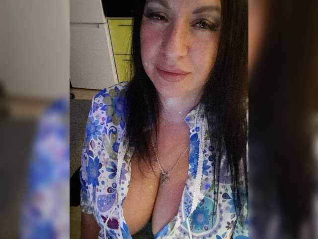 Nikoletta25 live cam on BongaCams