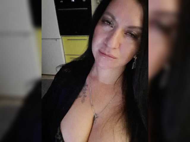 Nikoletta25