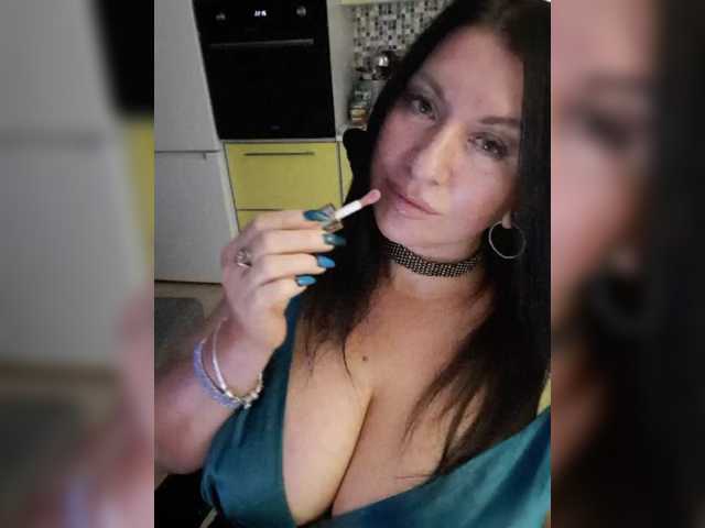 Nikoletta25 live cam on BongaCams