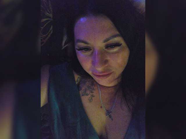 Nikoletta25 live cam on BongaCams