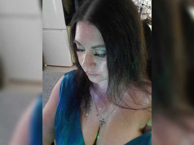 Nikoletta25 live cam