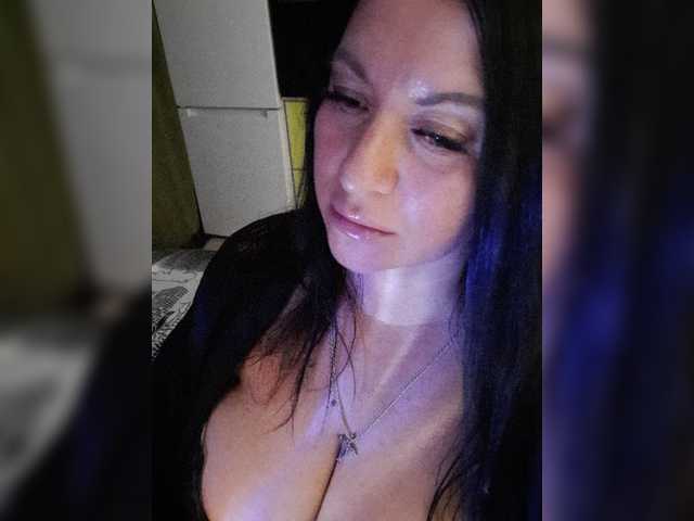 Nikoletta25 live cam preview