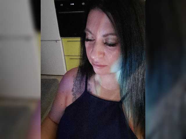 Nikoletta25 live cam on BongaCams