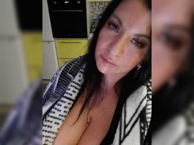 Nikoletta25 live cam on BongaCams