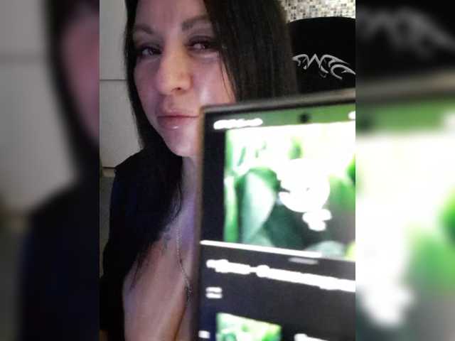 Nikoletta25 live cam preview