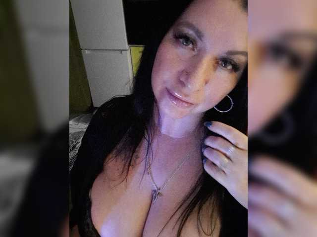 Nikoletta25 live cam preview
