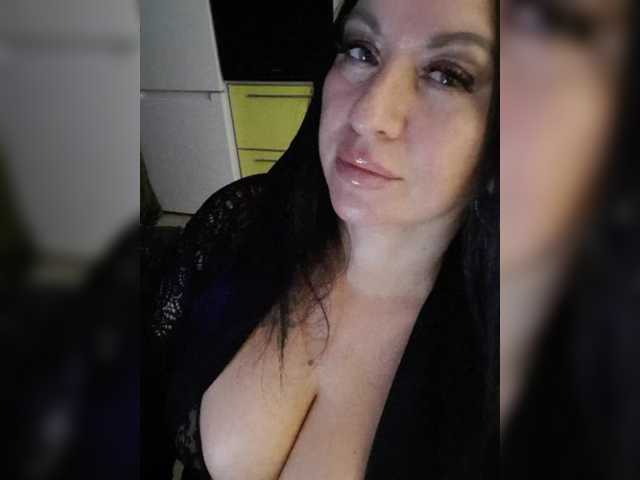 Nikoletta25, en directo ahora en BongaCams