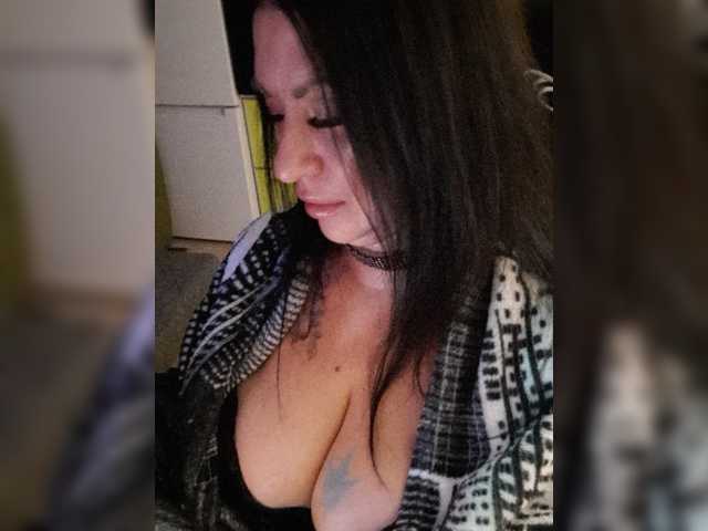 Nikoletta25, en directo ahora en BongaCams