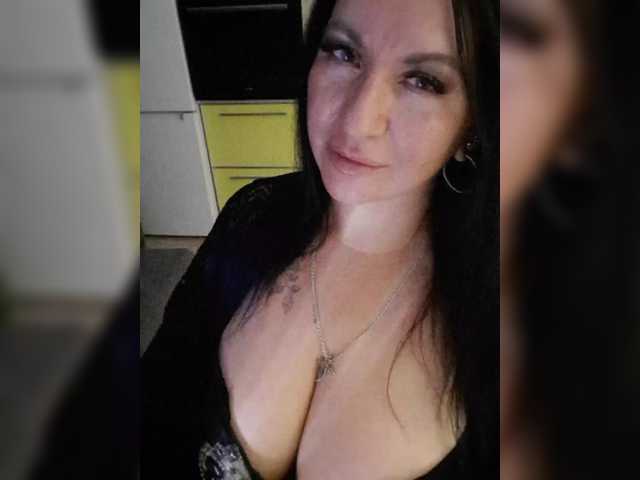 Nikoletta25 live cam on BongaCams