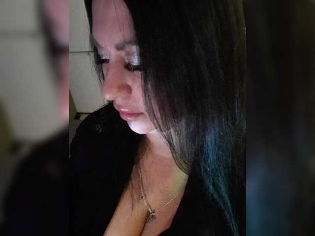 Nikoletta25 live cam on BongaCams