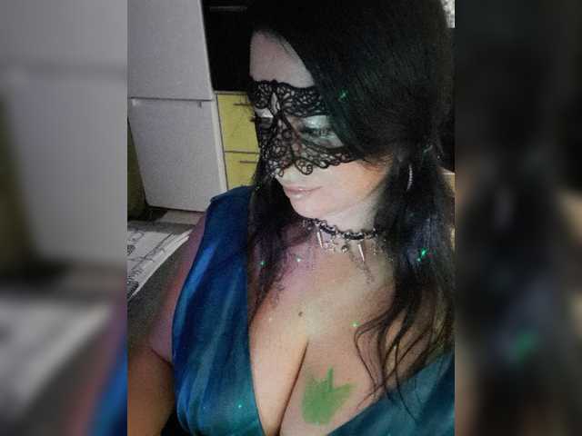 Nikoletta25 live cam on BongaCams