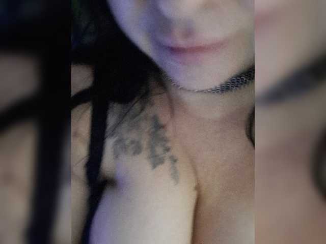 Nikoletta25 live cam on BongaCams