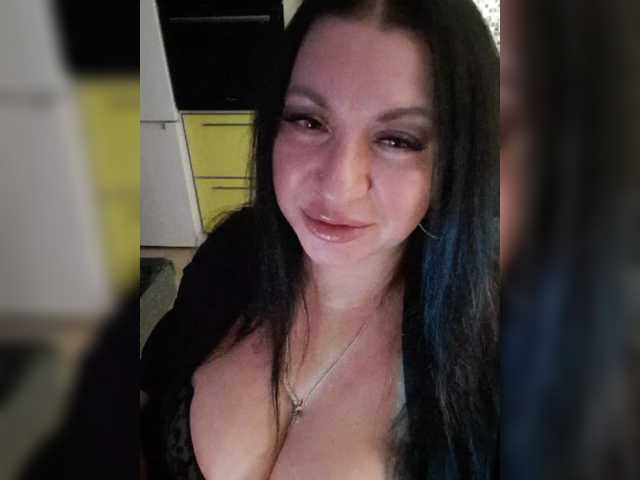 Nikoletta25 live cam preview
