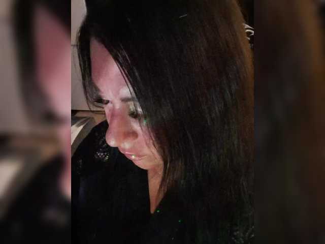 Nikoletta25 live cam on BongaCams