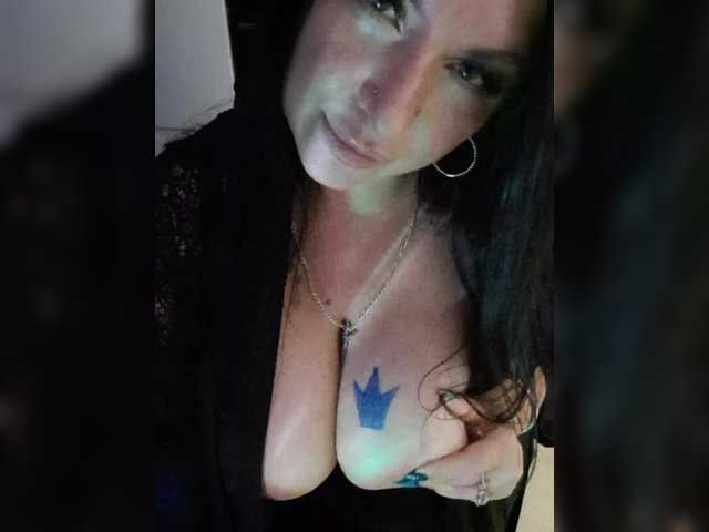 Nikoletta25 live cam on BongaCams