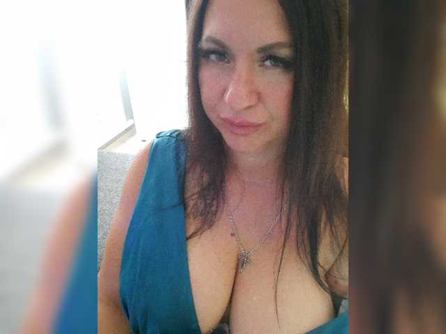 Nikoletta25 live cam on BongaCams