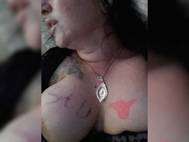 Nikoletta25 live cam on BongaCams