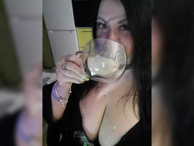Nikoletta25 live cam on BongaCams