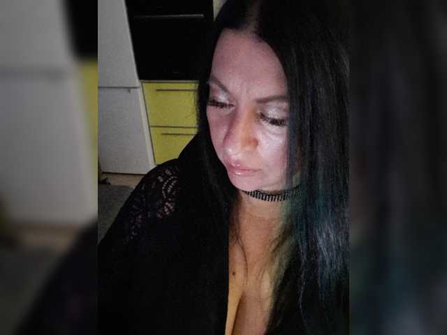 Nikoletta25 live cam on BongaCams