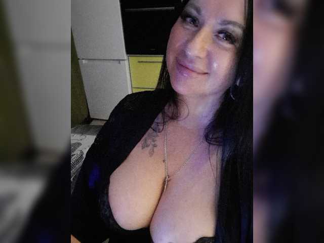 Nikoletta25