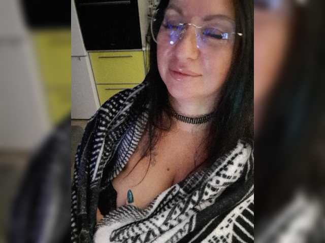 Nikoletta25 live cam on BongaCams