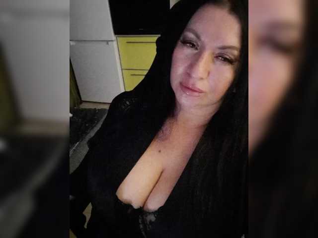 Nikoletta25