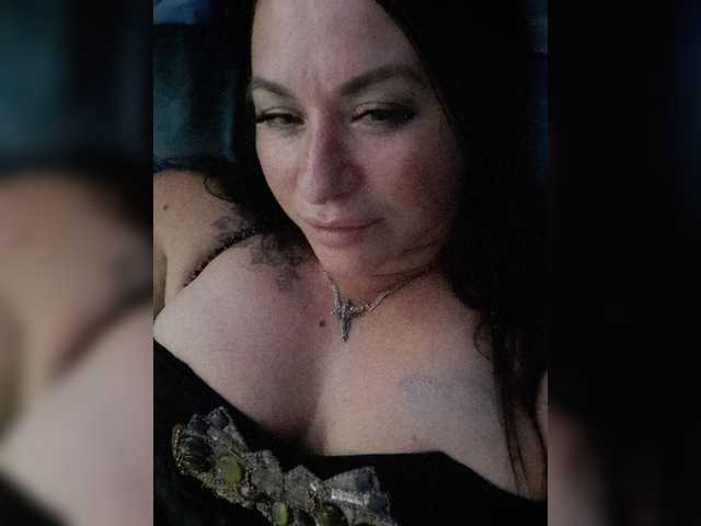 Nikoletta25 live cam on BongaCams