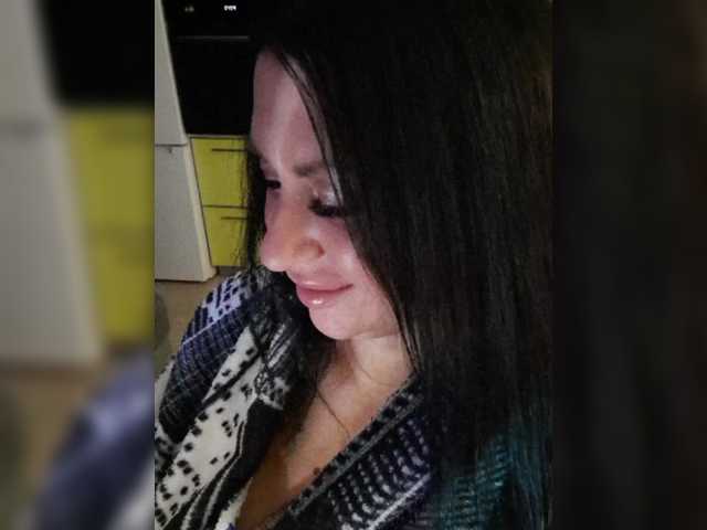 Nikoletta25, live now on BongaCams