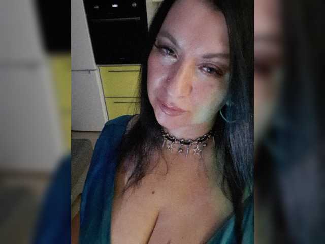 Nikoletta25 live cam on BongaCams