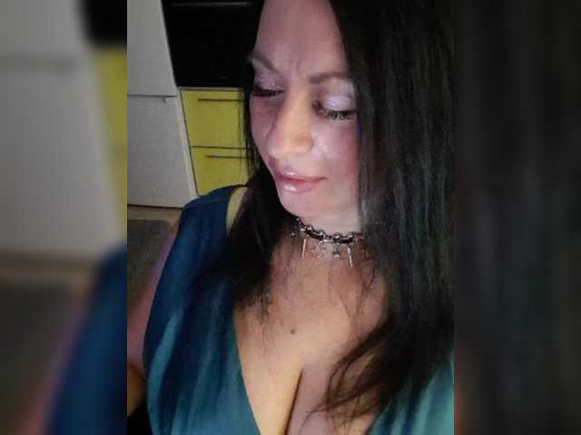 Nikoletta25 live cam on BongaCams