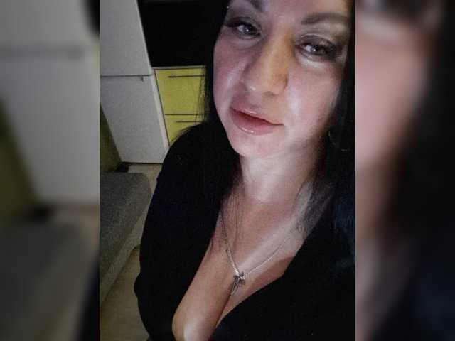 Nikoletta25 live cam preview