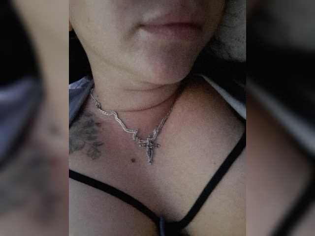 Nikoletta25, live now on BongaCams
