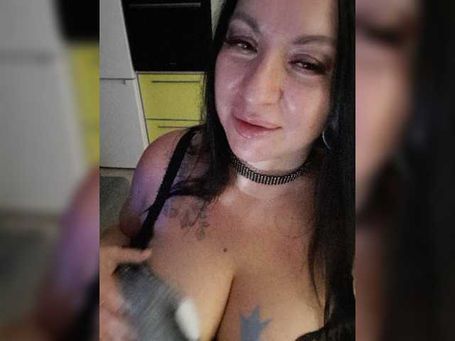 Nikoletta25