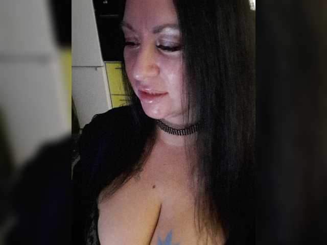 Nikoletta25, live now on BongaCams
