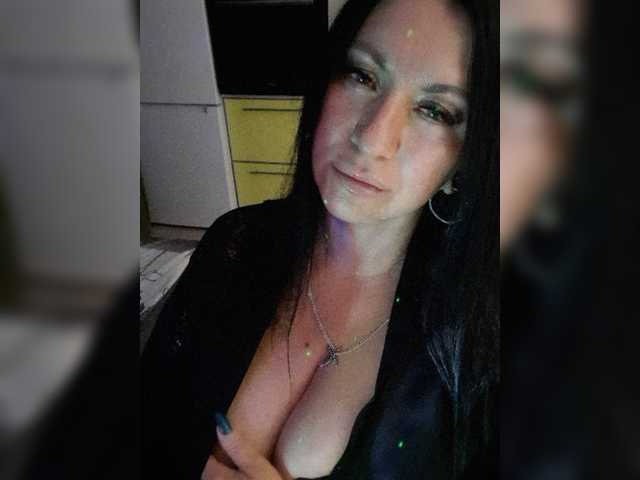 Nikoletta25