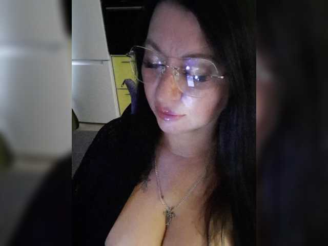 Nikoletta25 live cam on BongaCams