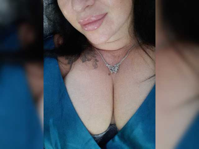 Nikoletta25 live cam