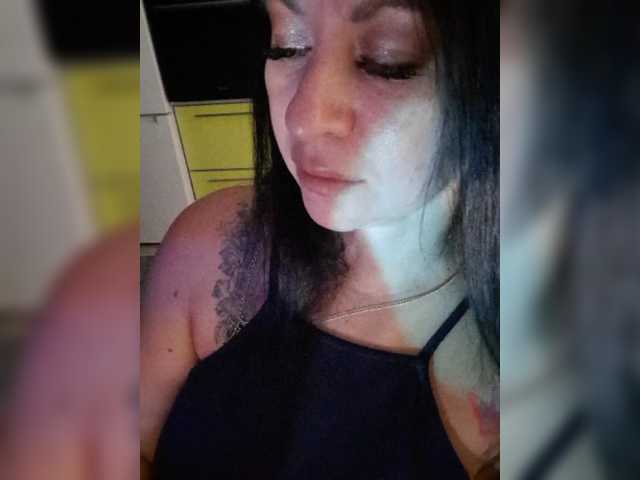 Nikoletta25 live cam on BongaCams