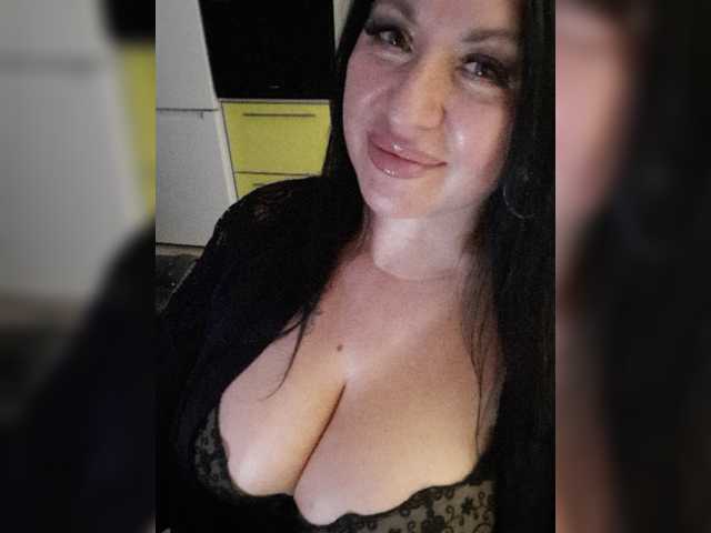 Nikoletta25