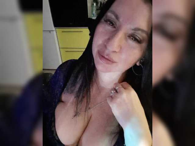 Nikoletta25 live cam on BongaCams